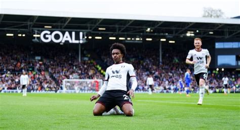 Man Utd And Chelsea Made Surprise Willian Transfer Approach This Summer