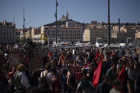 Los Manifestantes Del Primero De Mayo En Europa Piden Más Ayuda A Medida Que La Inflación