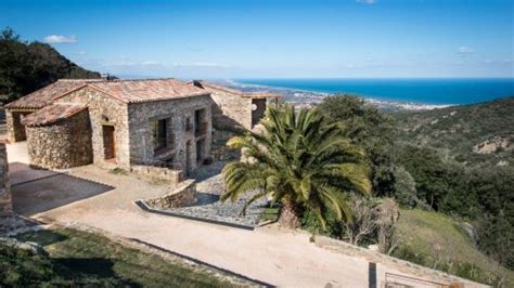 Un hameau entier est à vendre pour 3 2 millions d euros à Collioure