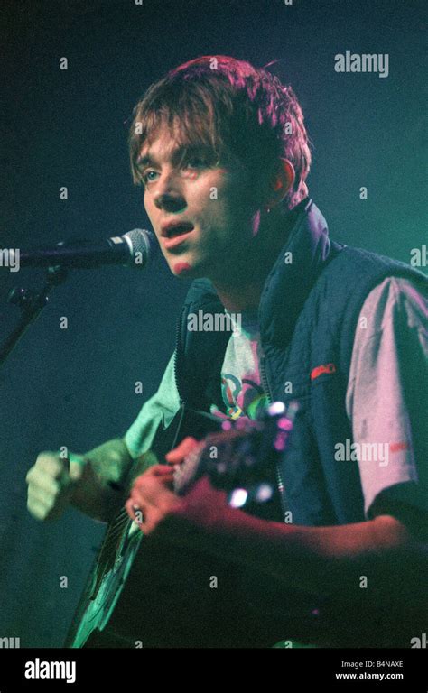 Blur 1997 Damon Albarn Singer And Playing Guitar Stock Photo Alamy