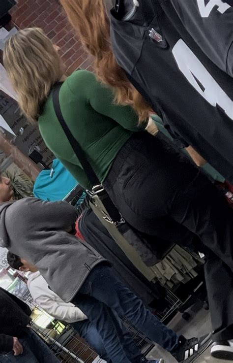 SEXY MILFs Redhead Blonde Ass AND Face Tight Jeans Forum