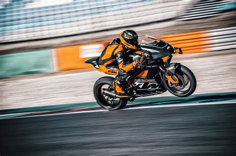 Ktm Rc C Sells Out In Under Minutes Webbikeworld