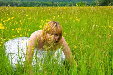 El Concepto De La Naturaleza De La Belleza Del Día De La Boda En Medio