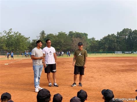 徐生明少棒／小朋友竟問高國輝：怎把球托到全壘打牆外 Ettoday運動雲 Ettoday新聞雲