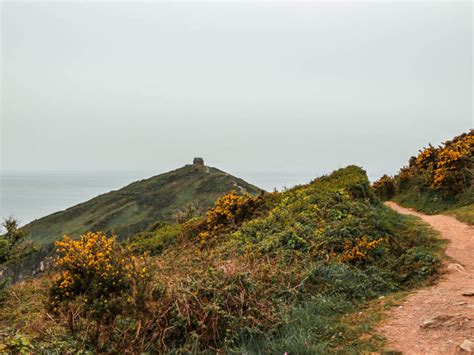 Rame Head Peninsular Walk Guide - She walks in England