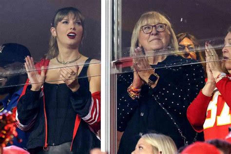 Taylor Swift and Boyfriend Travis Kelce's Mom Donna Seen Chatting at ...