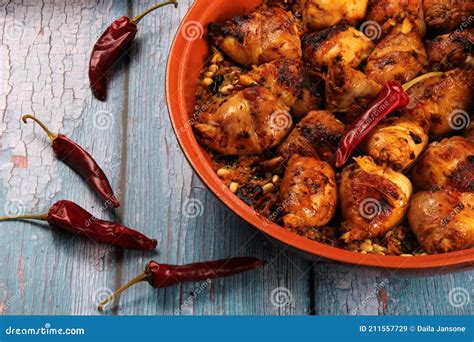 Tajine Tradicional Marroquina De Frango Frutos Secos E Especiarias