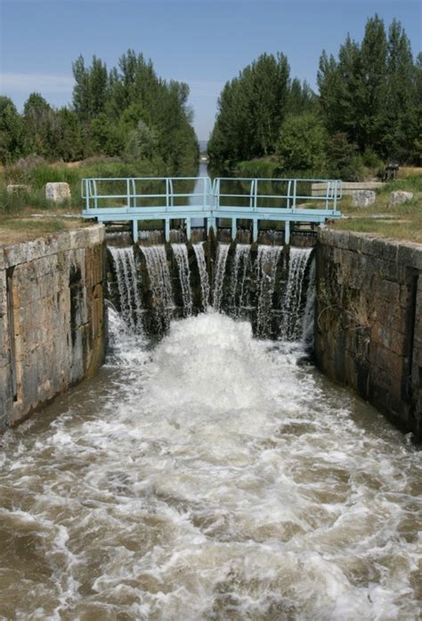 Rutas Por El Canal De Castilla Herrera De Pisuerga