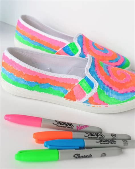 How To Tie Dye Shoes With Sharpies Simply Bessy How To Dye Shoes