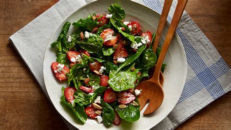 Spinach Salads For Lunch, Dinner, or Anytime You Need A Hearty Healthy ...