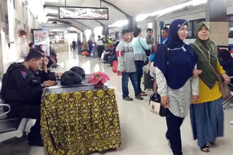 Pemudik Kereta Api Naik 5 Persen Jawa Pos