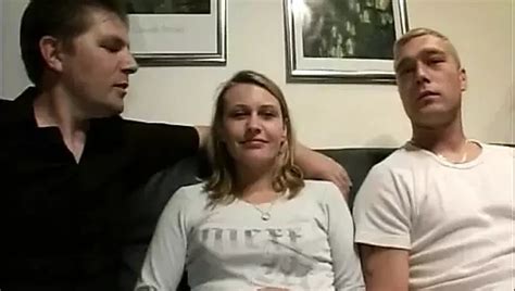 Deutsche Milf mit großer Lust auf Dreierfick mit zwei großen Schwänzen