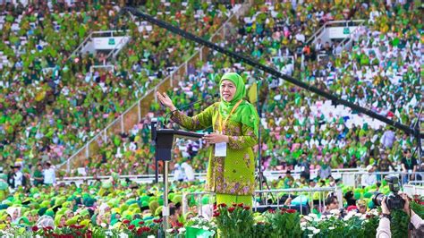 Rri Co Id Harlah Muslimat Nu Khofifah Kaum Ibu Jadi Pilar Penting