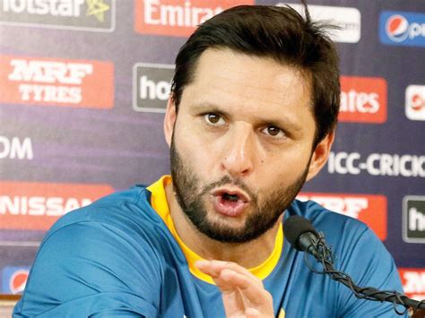 Shahid Afridi Reveal That His Daughter Was Weaving The Indian Flag