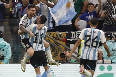 Lionel Messi Vuelve A Sus Andanzas Argentina Vence A M Xico Y Renace