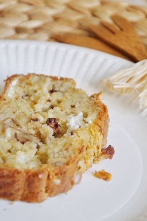 Cake au chèvre noix et oignon pour 6 personnes Recettes Elle à Table