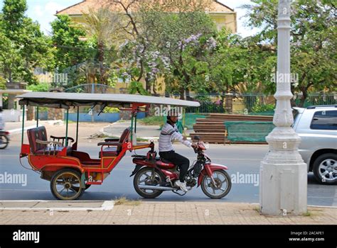 Motorcycle rickshaw hi-res stock photography and images - Alamy