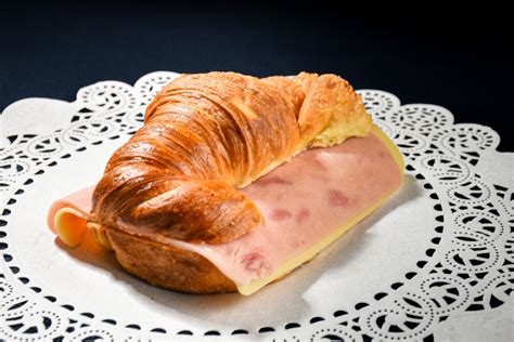 Medialuna de jamón y queso Dulce La Nueva Barcelonesa