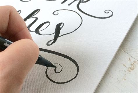 Our Friend Liz Is Here Sharing Her Tips And Tricks On Hand Lettering In This Easy To Follow