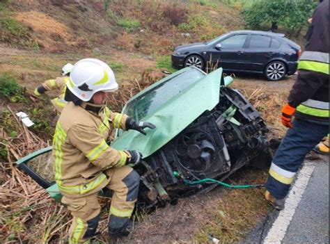 Groźny wypadek pod Nowym Sączem Auto rozbite w Czarnym Potoku Ciężko