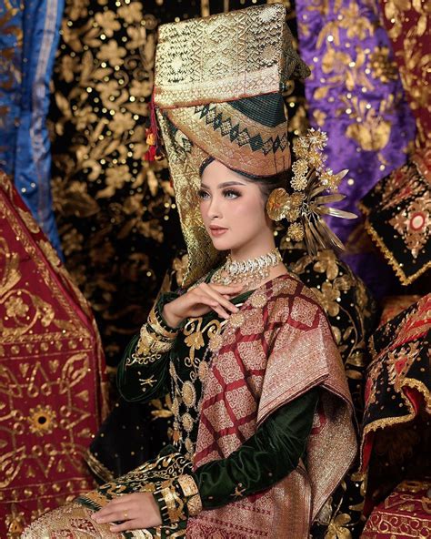 Minangkabau Indonesia Traditional Costume Pakaian Tradisional