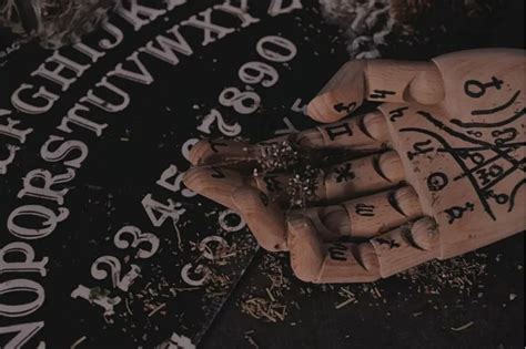 Un grupo de menores fueron detenidos por jugar a la ouija en un panteón