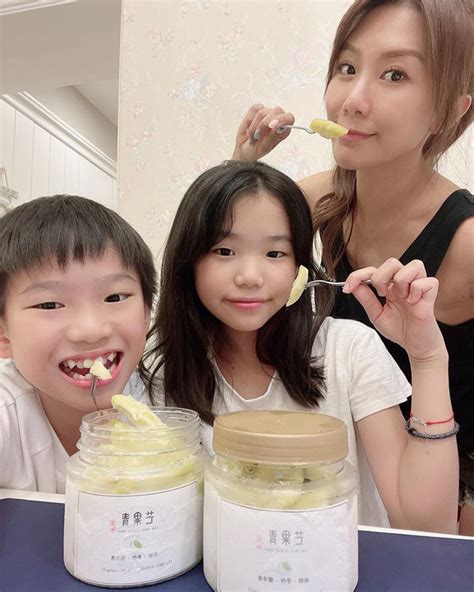 M U M C Bikini Khoe D Ng Bi N Ai C Ng Ch V Tr P Nh Ch C A Con