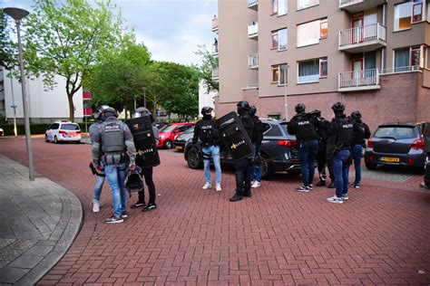 Arrestatieteam Valt Woning Binnen Na Melding Mishandeling En Vuurwapen