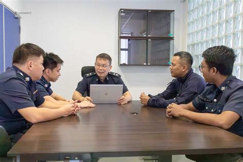 Spf Police Life Trainers In Blue Leading And Learning As A Team