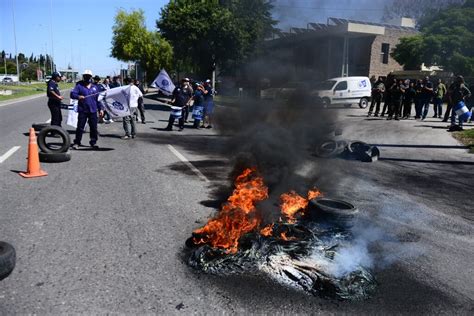 Cortes y protestas en Córdoba puentes vallados y caos en avenida La