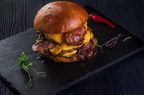 Burger Costeleta Dupla Queijo Cheddar Duplo Bacon Cebola Frita