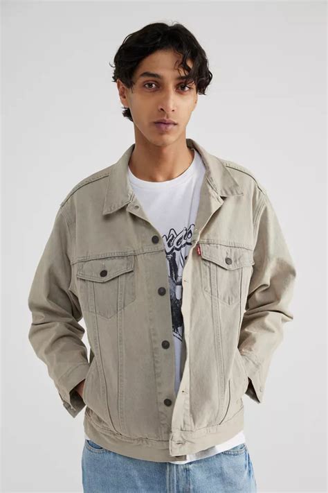 Levi’s® Relaxed Fit Trucker Jacket | Urban Outfitters