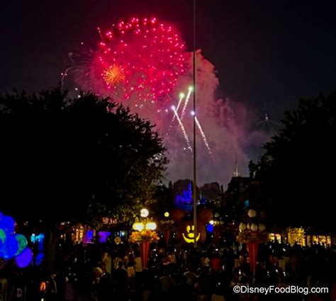 FIRST LOOK at Disneyland's Halloween Fireworks | the disney food blog