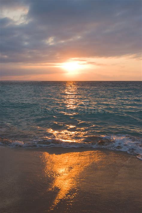 海滩镇静海洋日出 库存照片 图片 包括有 火箭筒 夏天 放松 季节 通知 云彩 手段 日落 4600654