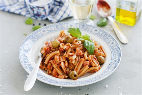 Pasta Strozzapreti Med R Kor Och Lax Recept Zeta