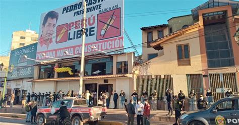 Cusco Policías Dispersan A Simpatizantes De Perú Libre De Local