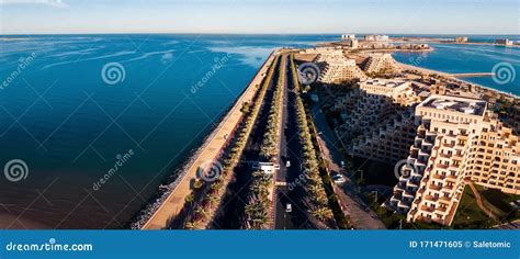 Le Marjan Dans L Mirat Du Ras Al Kha Mah Dans La Vue A Rienne D Eau