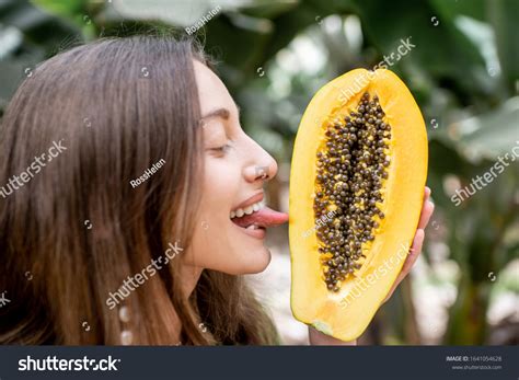 Vagina Lick Bilder Stockfoton Och Vektorer Shutterstock