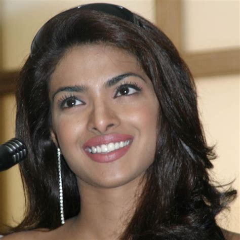 Priyanka Chopra’s Height, Outfits, Feet, Legs and Net Worth