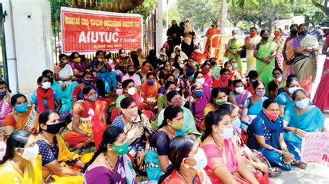 Akshara Dasoha Workers Seek Release Of Honorarium Star Of Mysore