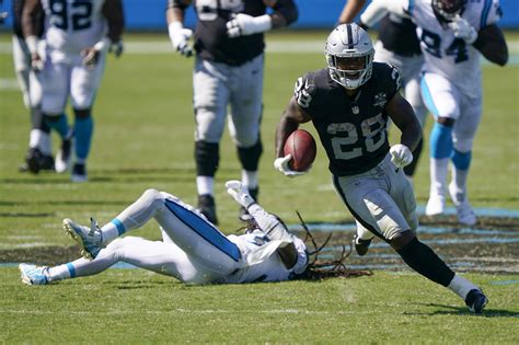 Raiders RB Josh Jacobs showing off receiving skills