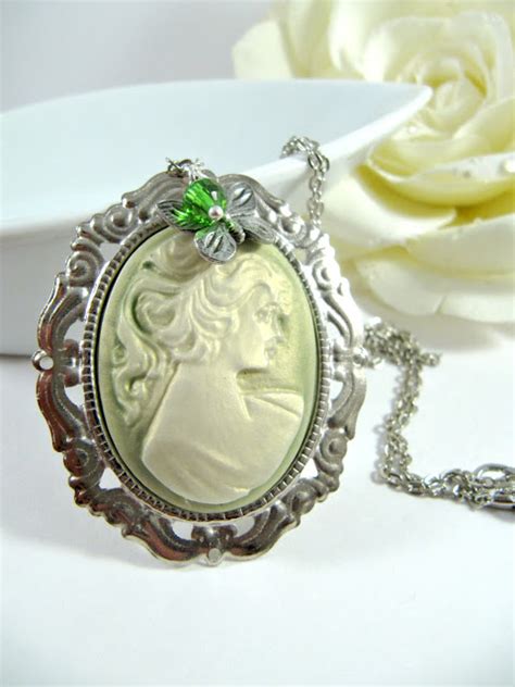 Victorian Cameo Necklace on Luulla