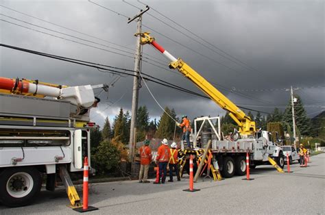 Bc Hydro To Replace 12 000 Aging Power Poles This Year