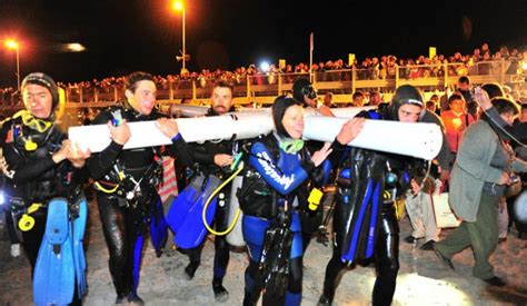 Celebración del Vía Crucis Submarino en Puerto Madryn