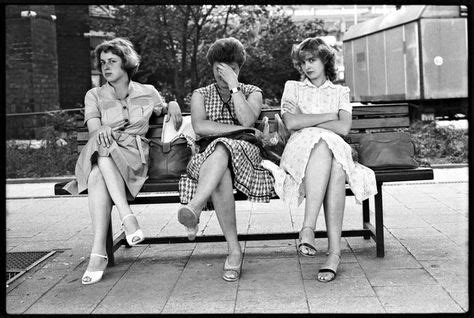 Women Sit On Bench At Alexander Platz Ddr Ddr Alte Fotos Alte Bilder