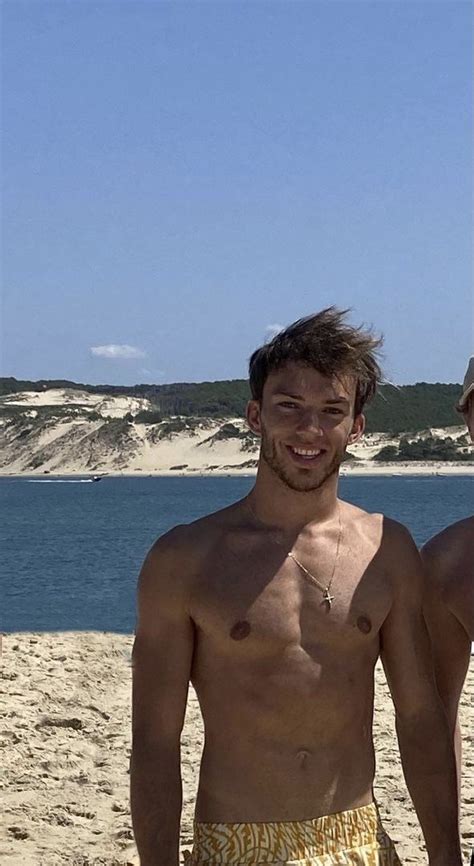 Pin By Lanie Lloyd On Pierre Gasly Cute Celebrity Guys Shirtless