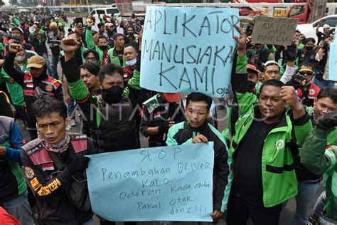 UNJUK RASA PENGEMUDI OJEK DARING ANTARA Foto