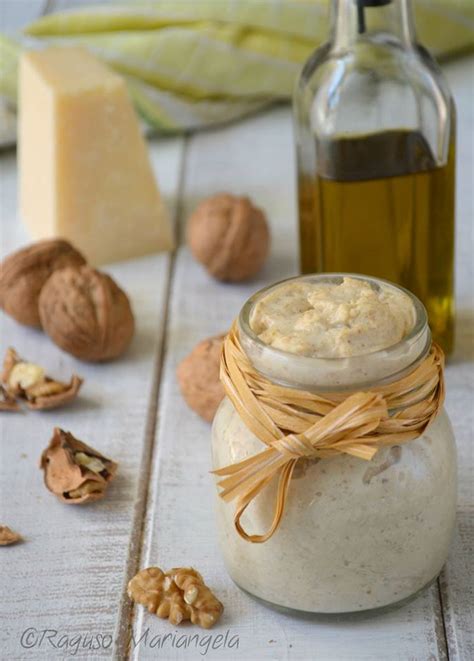 Pesto Di Noci Preparazione Tipica Della Cucina Ligure