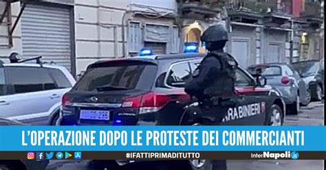 Blitz Interforze A Piazza Mercato Poliziotti Carabinieri E