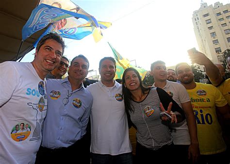 Ramagem inicia campanha à Prefeitura do Rio caminhada na Central do